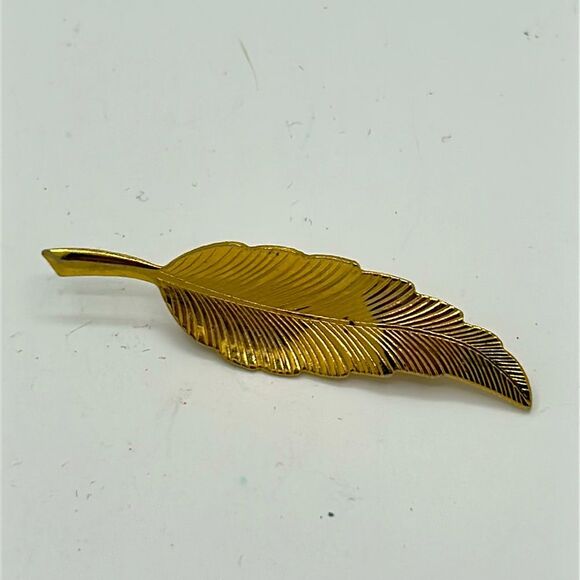 4 vintage Gold tone leaf brooches/pins - Picture 5 of 7